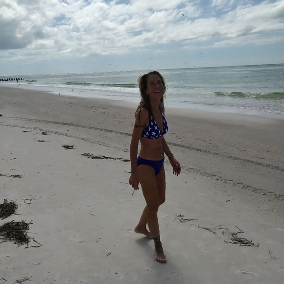 Meet your Posher, Kim - Picture 6 of 8